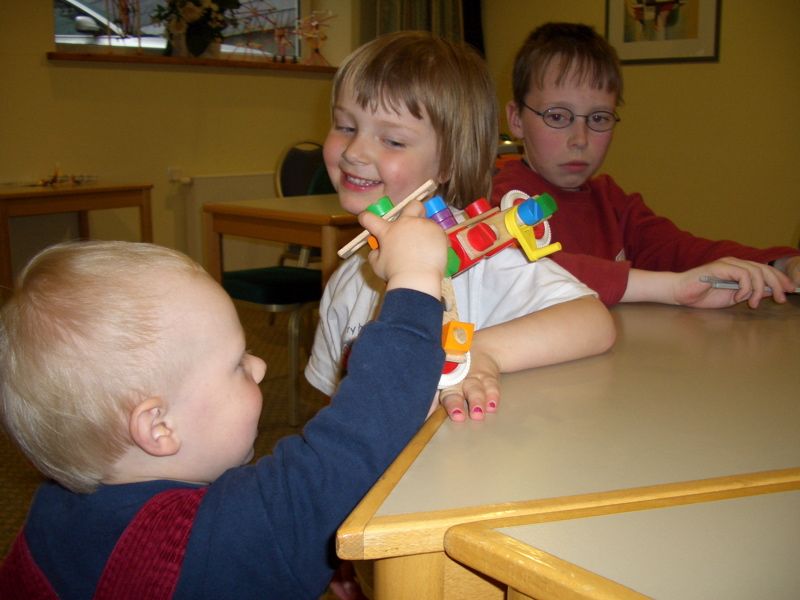 Leo mit anderen Kindern