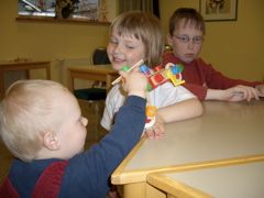 Leo mit anderen Kindern